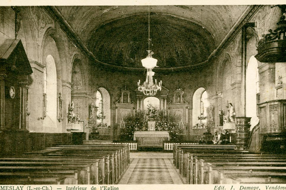 carte postale ancienne de l'intéreur de l'église de Meslay